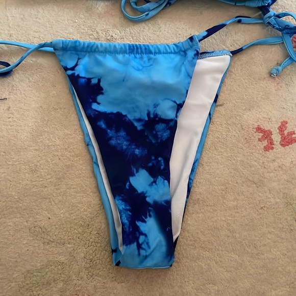 SHEIN blue tie dye triangle bikini set size medium - Picture 3 of 4